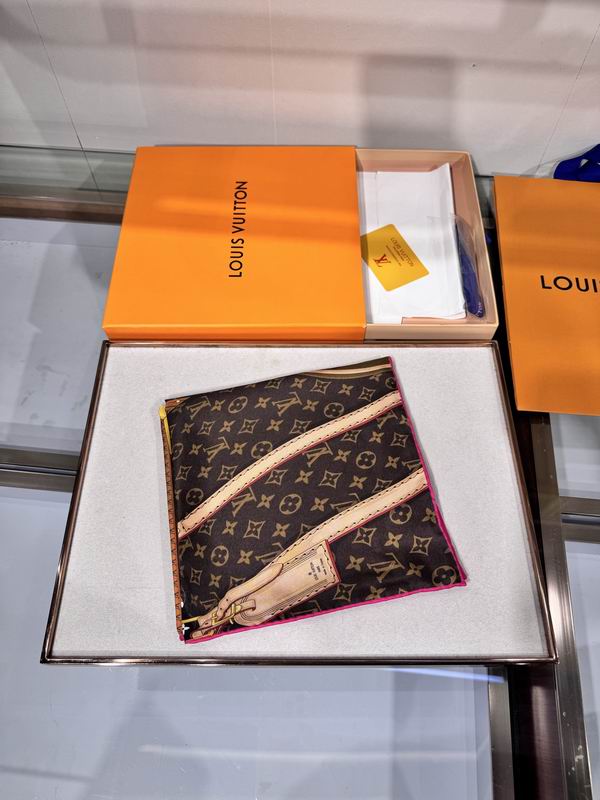 LV silk scarf 90X90cm E47 (9)