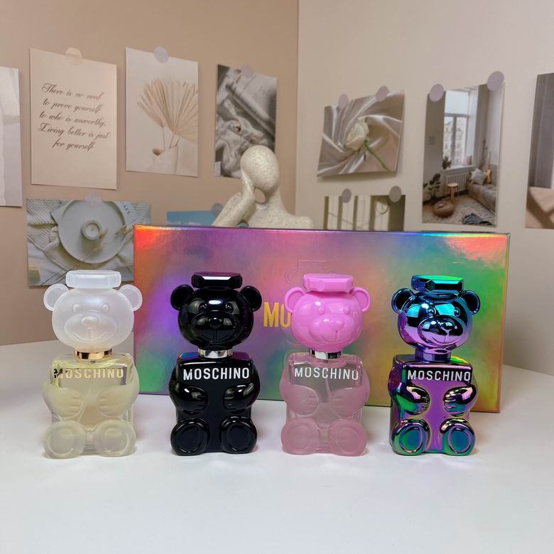 Moschino 4x30ml    (8)