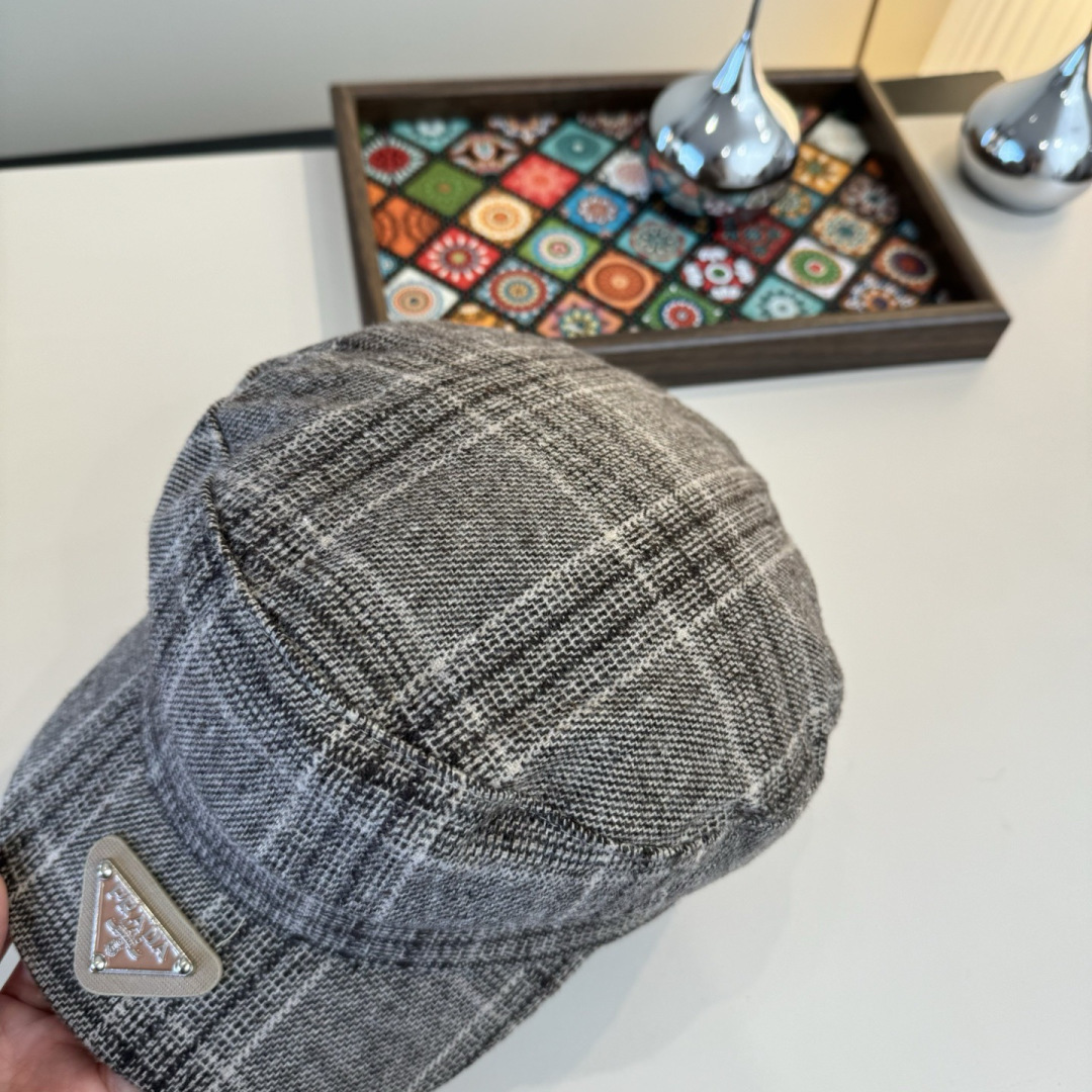 Prada cap (110)