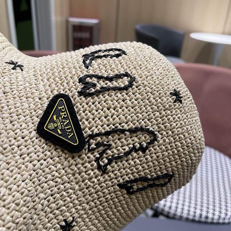 Prada top hat (1600)