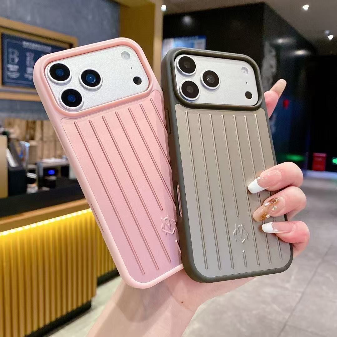 Rimowa phone shell (2)