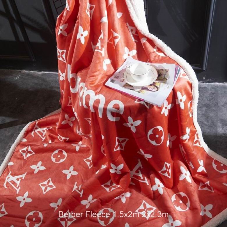 Supreme x LV 1.5x2m 2x2 (1)