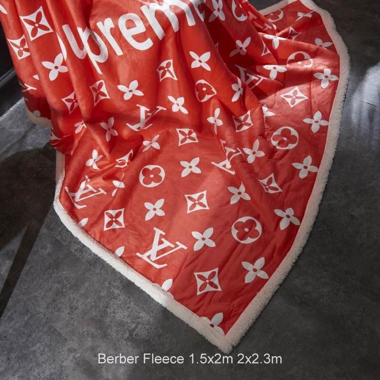 Supreme x LV 1.5x2m 2x2 (3)