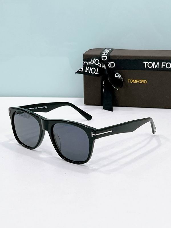 TOM FORD Glasses sms (621)