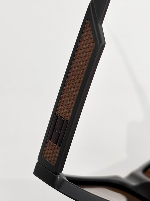 Tommy Glasses sms (29)