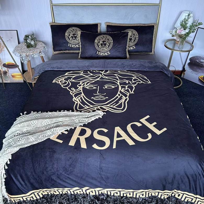 Versace  2.0x2.3m    (1)