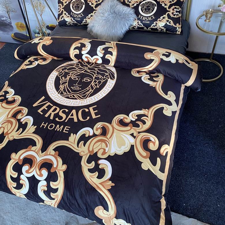 Versace  2.0x2.3m    (4)