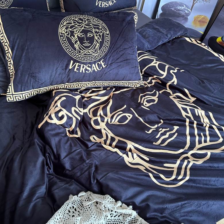 Versace  2.0x2.3m    (5)