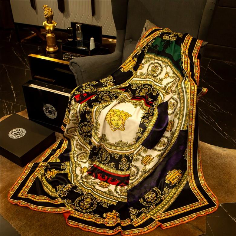 Versace 1.5x1.5m 1.5x2.0m 2.0x2.3m   (3)