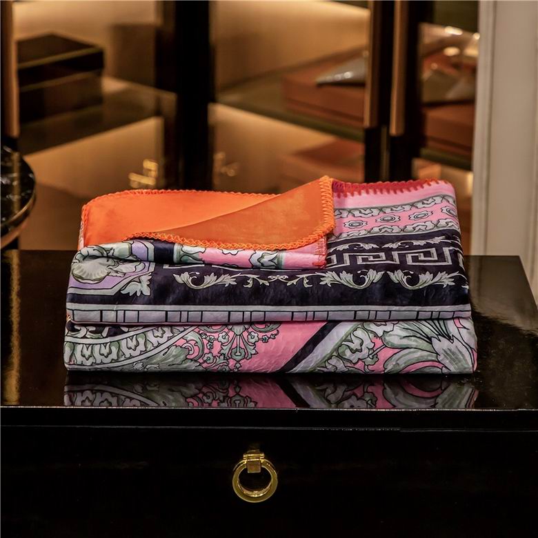 Versace 1.5x1.5m 1.5x2.0m 2.0x2.3m   (8)