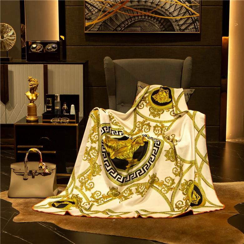 Versace 1.5x1.5m 1.5x2.0m 2.0x2.3m    (3)