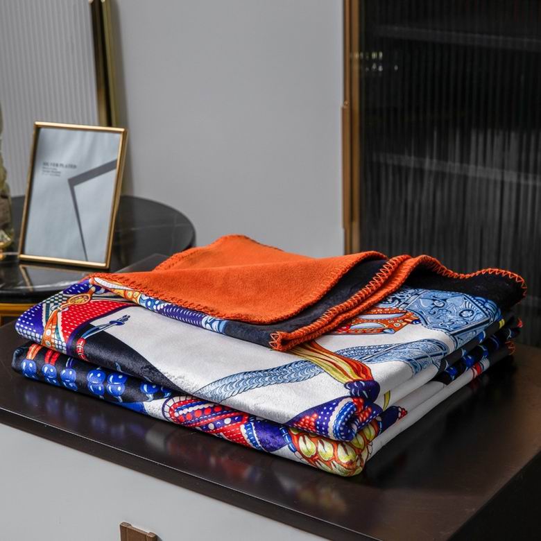 Versace 1.5x1.5m 1.5x2m 2.0x2.3m   (1)