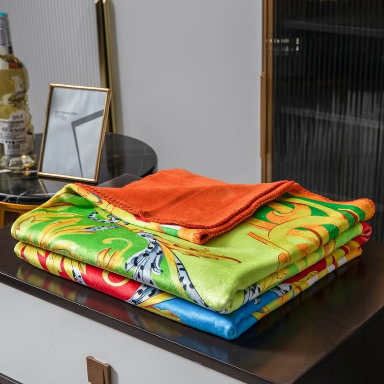 Versace 1.5x1.5m 1.5x2m 2.0x2.3m    (6)