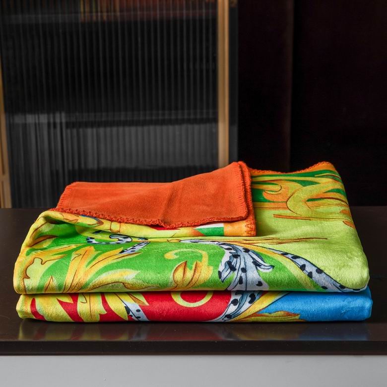 Versace 1.5x1.5m 1.5x2m 2.0x2.3m    (8)