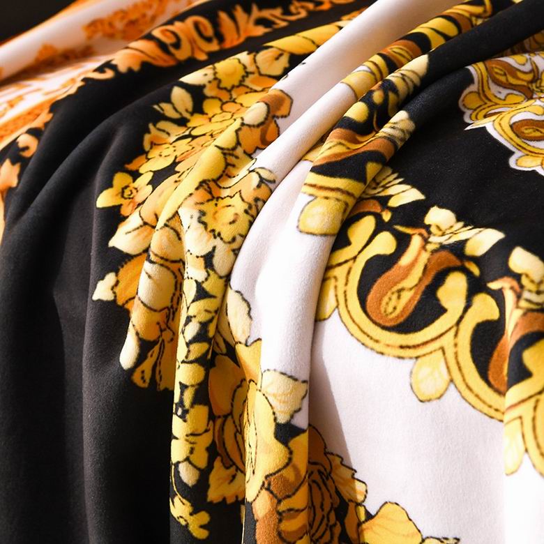 Versace 1.5x1.5m 1.5x2m 2x2.3m   (6)