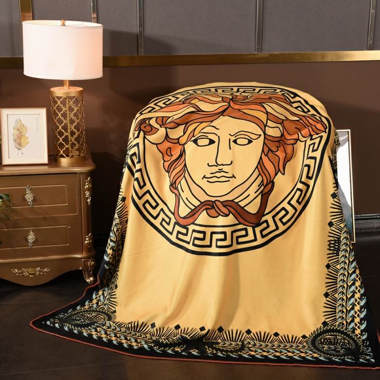 Versace 1.5x1.5m 1.5x2m 2x2.3m    (1)