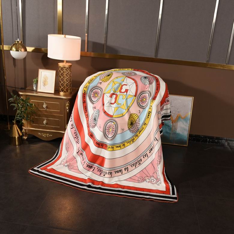 Versace 1.5x1.5m 1.5x2m 2x2.3m    (2)