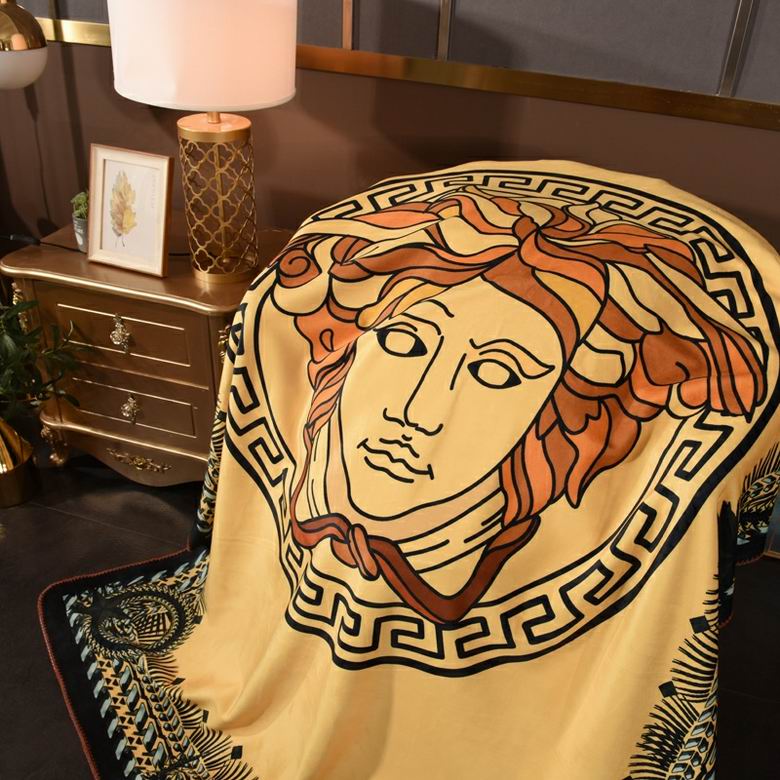 Versace 1.5x1.5m 1.5x2m 2x2.3m    (2)