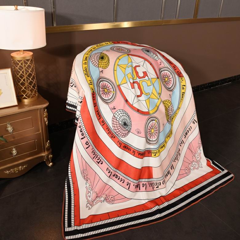 Versace 1.5x1.5m 1.5x2m 2x2.3m    (3)