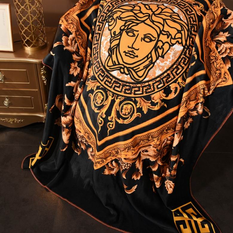 Versace 1.5x1.5m 1.5x2m 2x2.3m    (3)