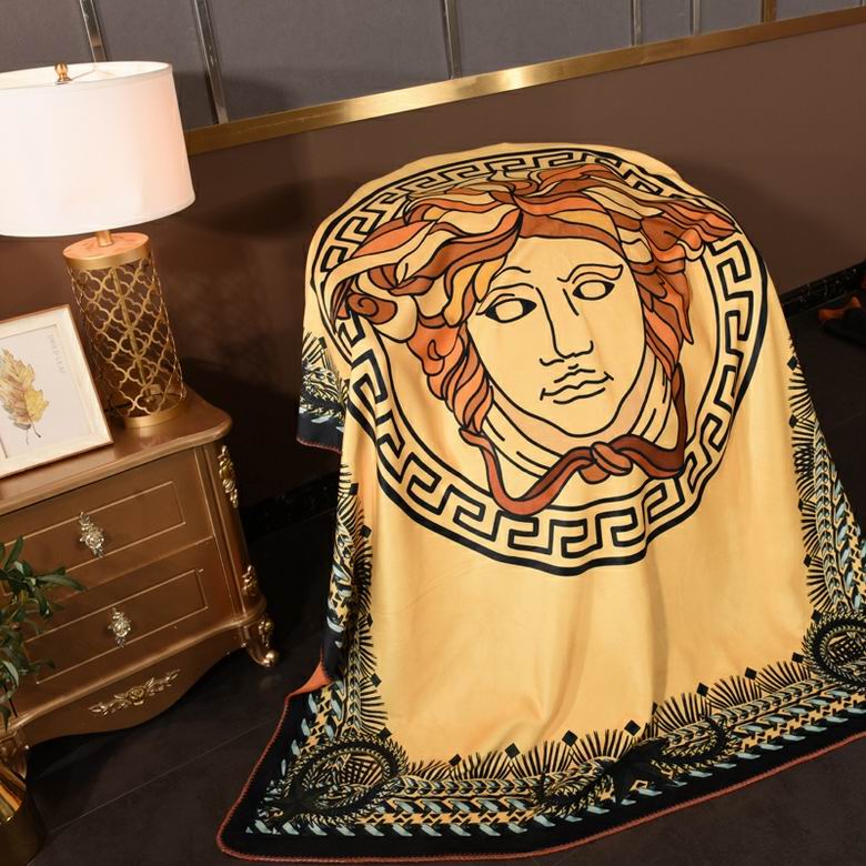 Versace 1.5x1.5m 1.5x2m 2x2.3m    (3)