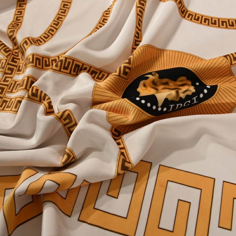 Versace 1.5x1.5m 1.5x2m 2x2.3m    (4)