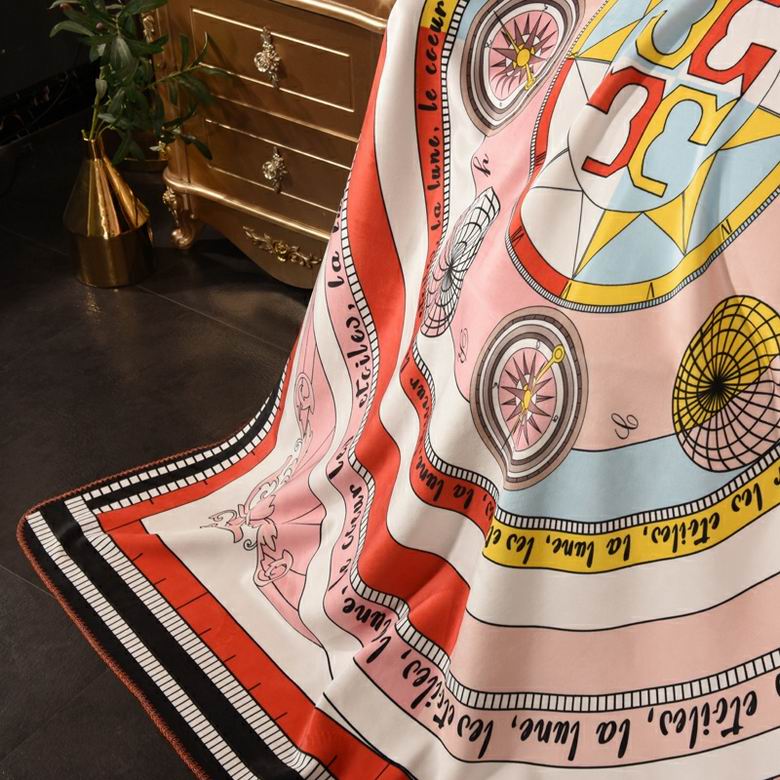 Versace 1.5x1.5m 1.5x2m 2x2.3m    (4)