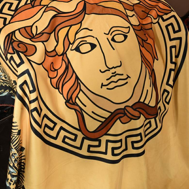 Versace 1.5x1.5m 1.5x2m 2x2.3m    (4)