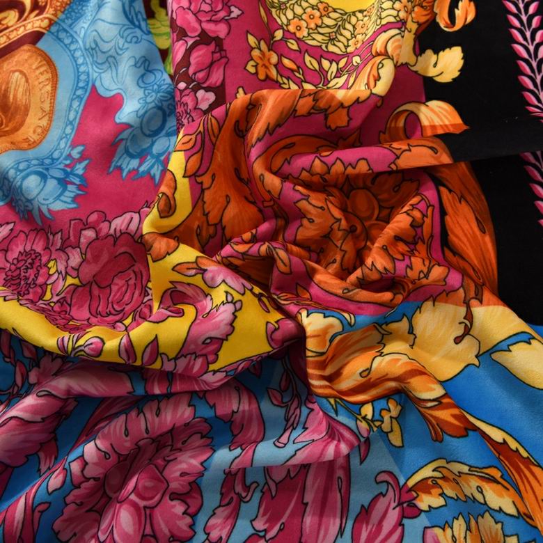 Versace 1.5x1.5m 1.5x2m 2x2.3m    (4)