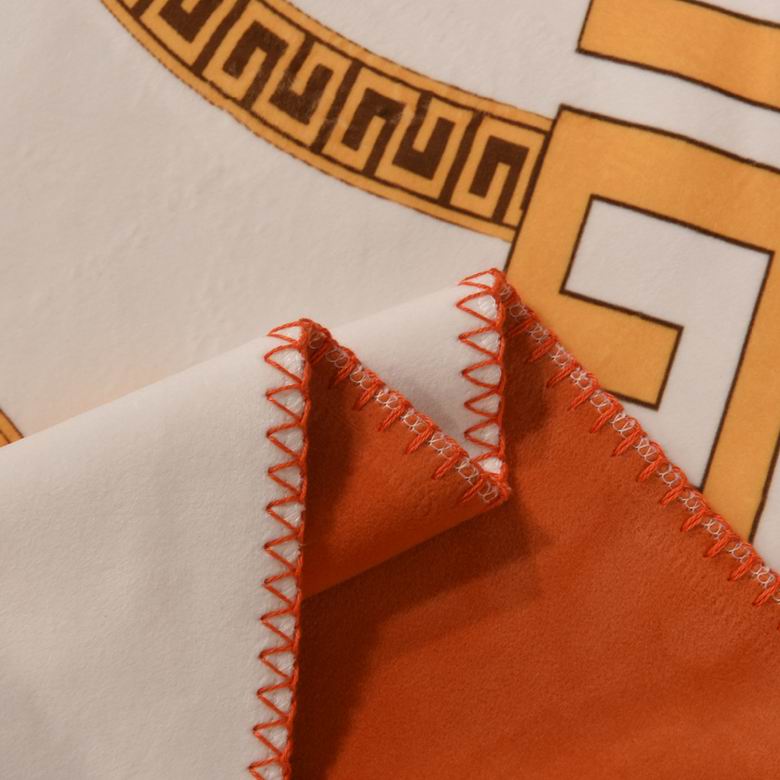 Versace 1.5x1.5m 1.5x2m 2x2.3m    (5)