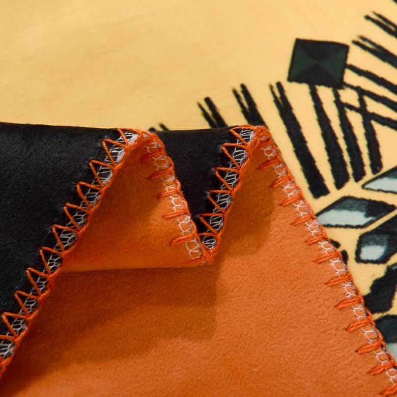 Versace 1.5x1.5m 1.5x2m 2x2.3m    (5)