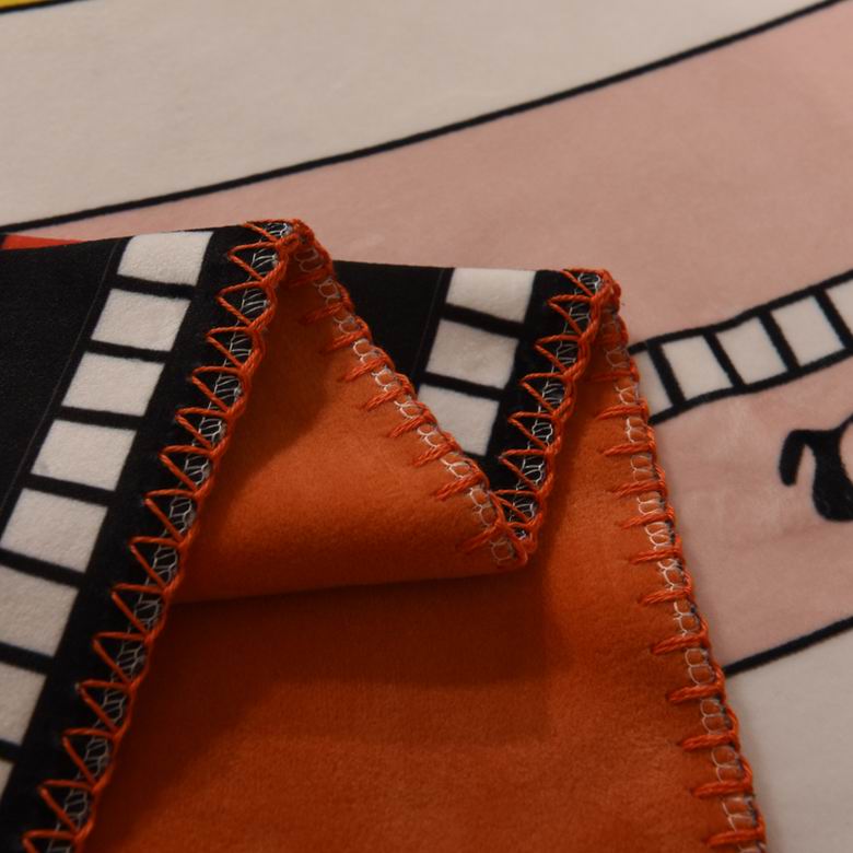 Versace 1.5x1.5m 1.5x2m 2x2.3m    (6)