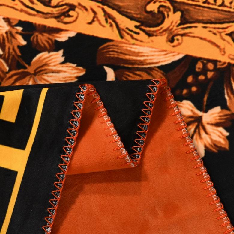 Versace 1.5x1.5m 1.5x2m 2x2.3m    (6)