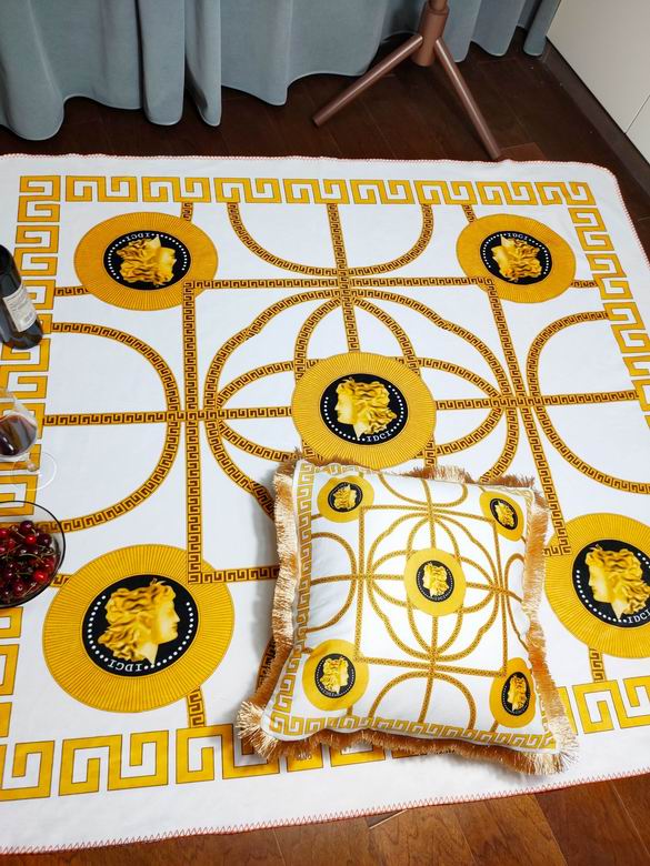 Versace 1.5x1.5m 1.5x2m 2x2.3m    (8)