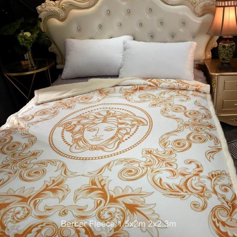 Versace 1.5x2m 2x2.3m n (2)