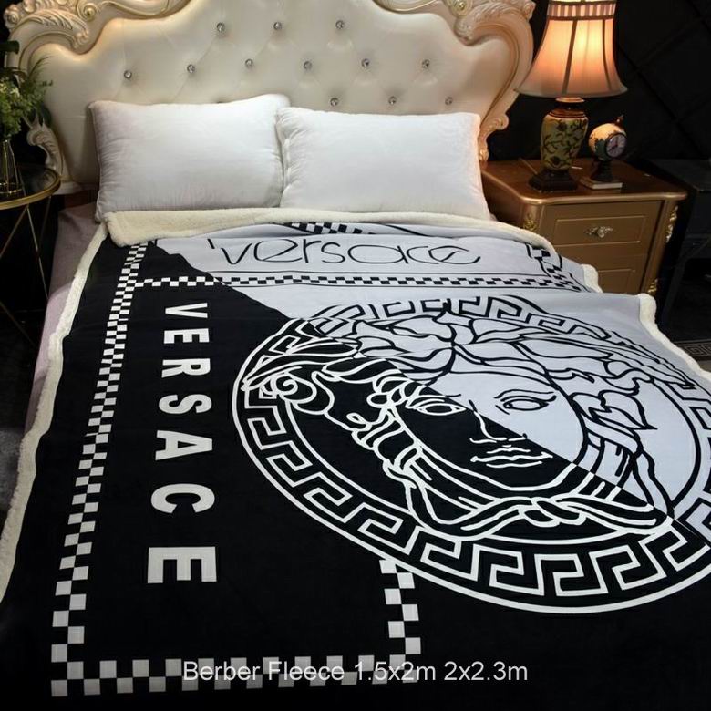 Versace 1.5x2m 2x2.3m n (3)