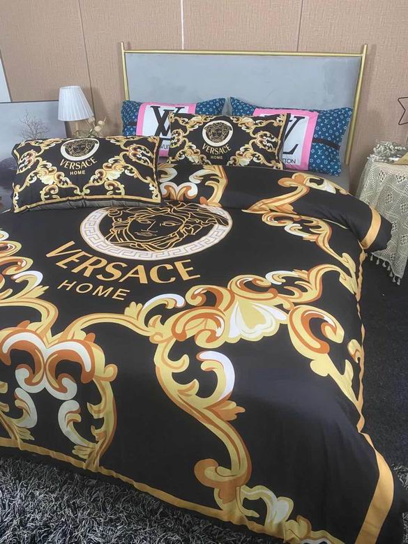Versace 2.0x2.3m  (3)