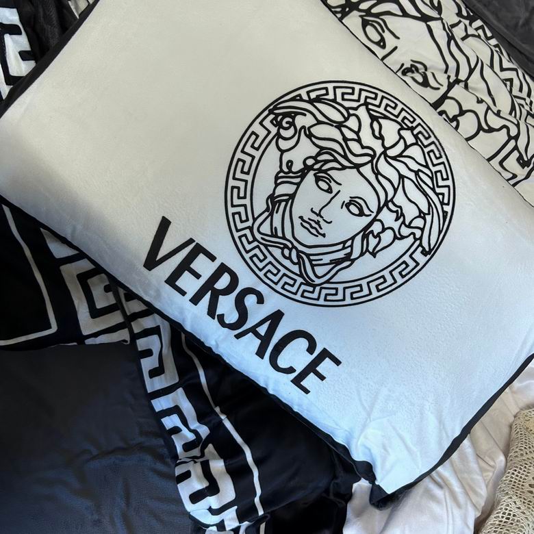 Versace 2.0x2.3m    (1)