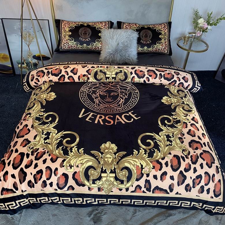 Versace 2.0x2.3m    (1)