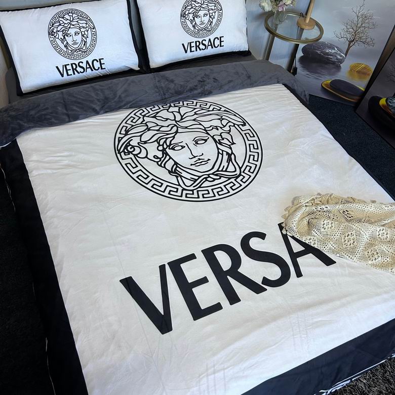 Versace 2.0x2.3m    (2)