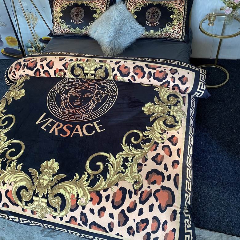 Versace 2.0x2.3m    (2)