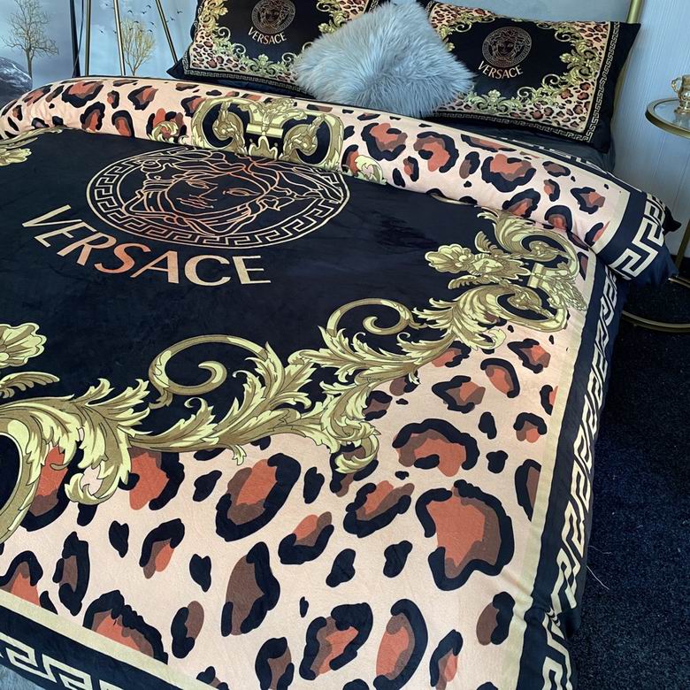 Versace 2.0x2.3m    (3)