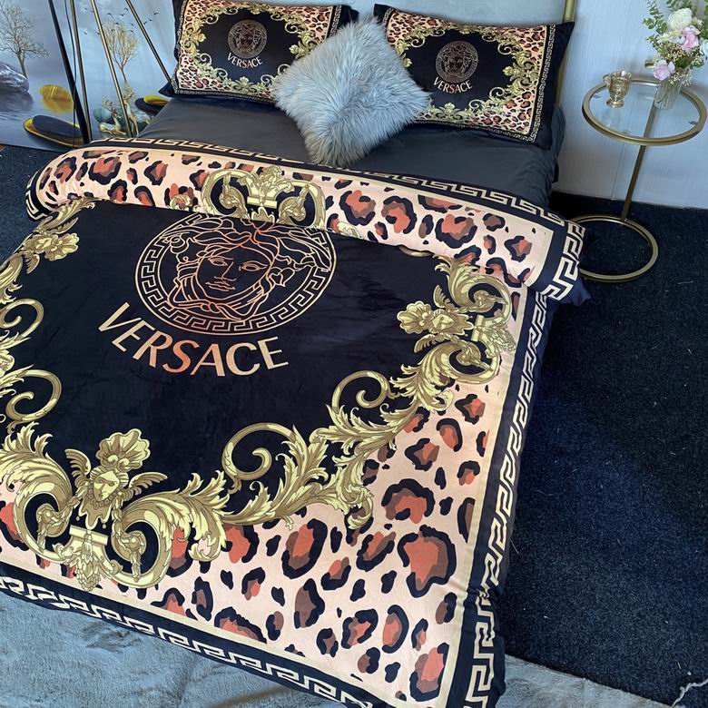 Versace 2.0x2.3m    (4)