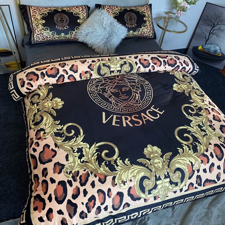 Versace 2.0x2.3m    (6)