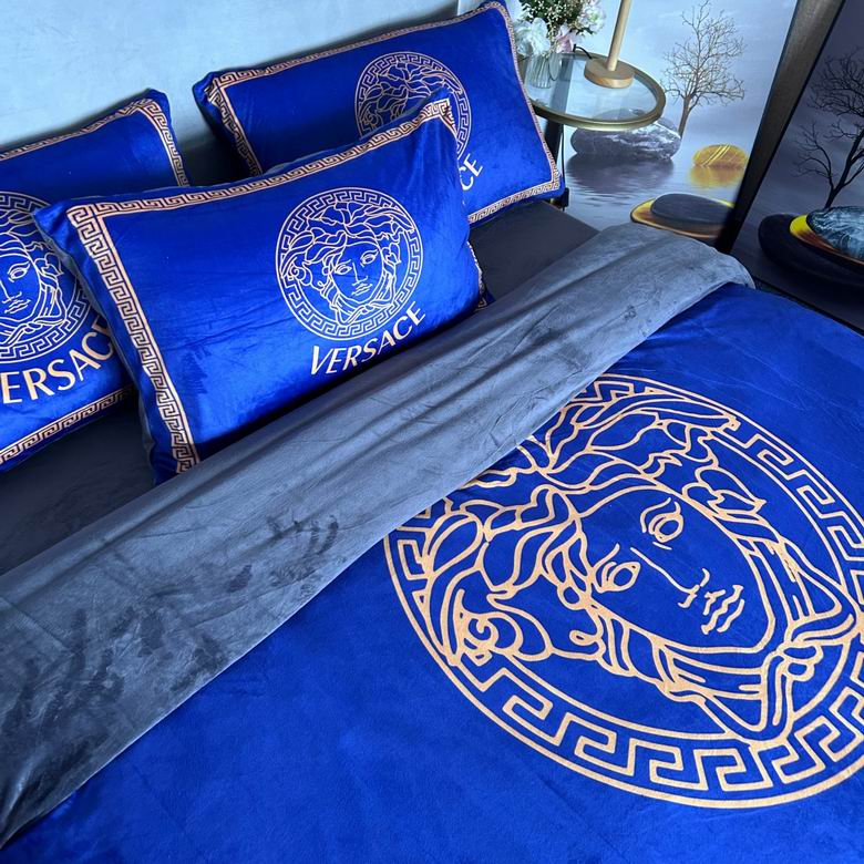 Versace 2.0x2.3m    (7)