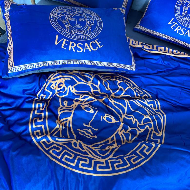 Versace 2.0x2.3m    (8)