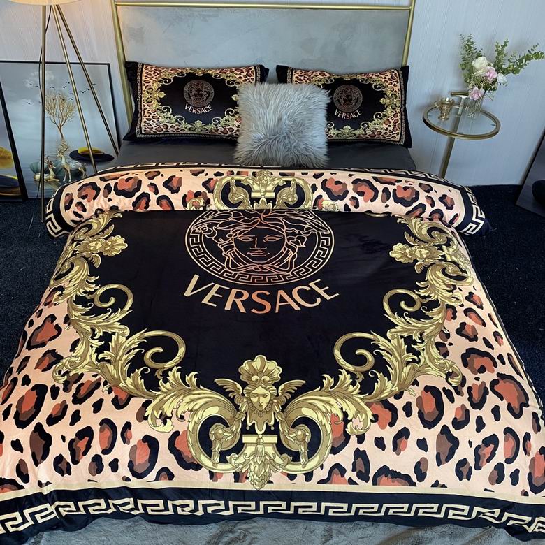 Versace 2.0x2.3m    (8)
