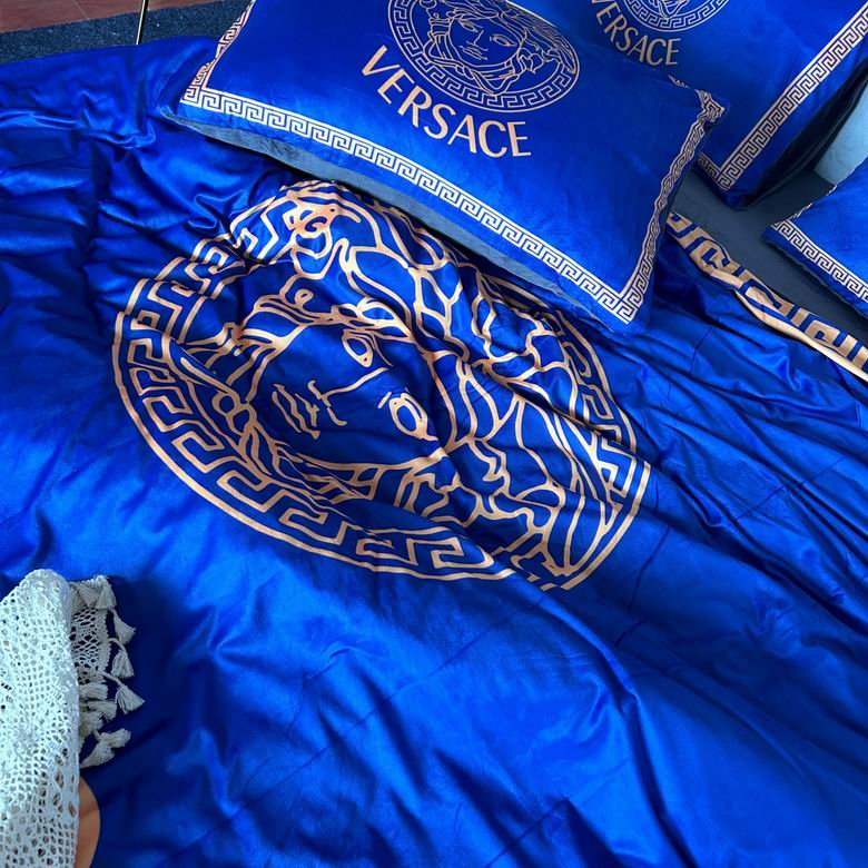 Versace 2.0x2.3m    (9)