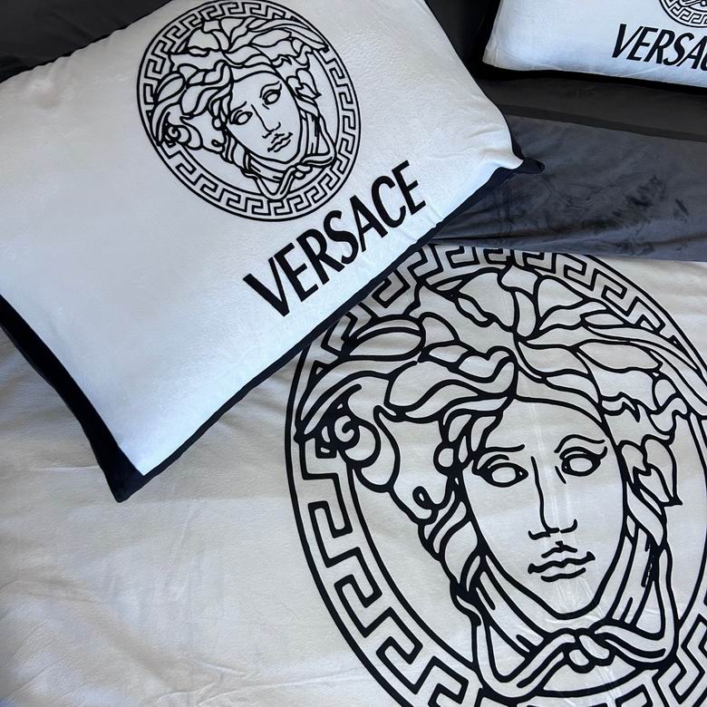 Versace 2.0x2.3m    (9)
