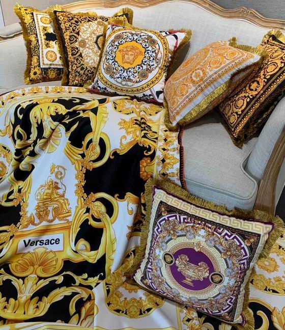 Versace Cushion 45X45 xt (1)
